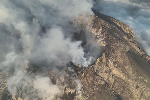 Gunung Lewotobi Erupsi